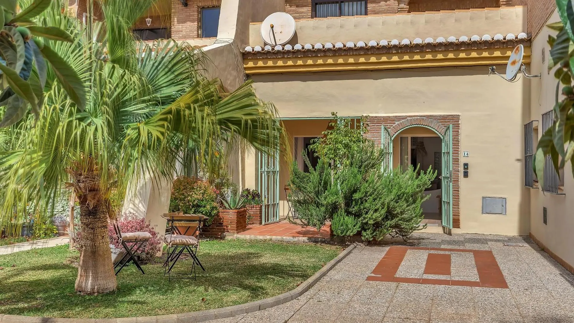 Oasis Palmar - Lovely Apartment With Front Garden La Herradura