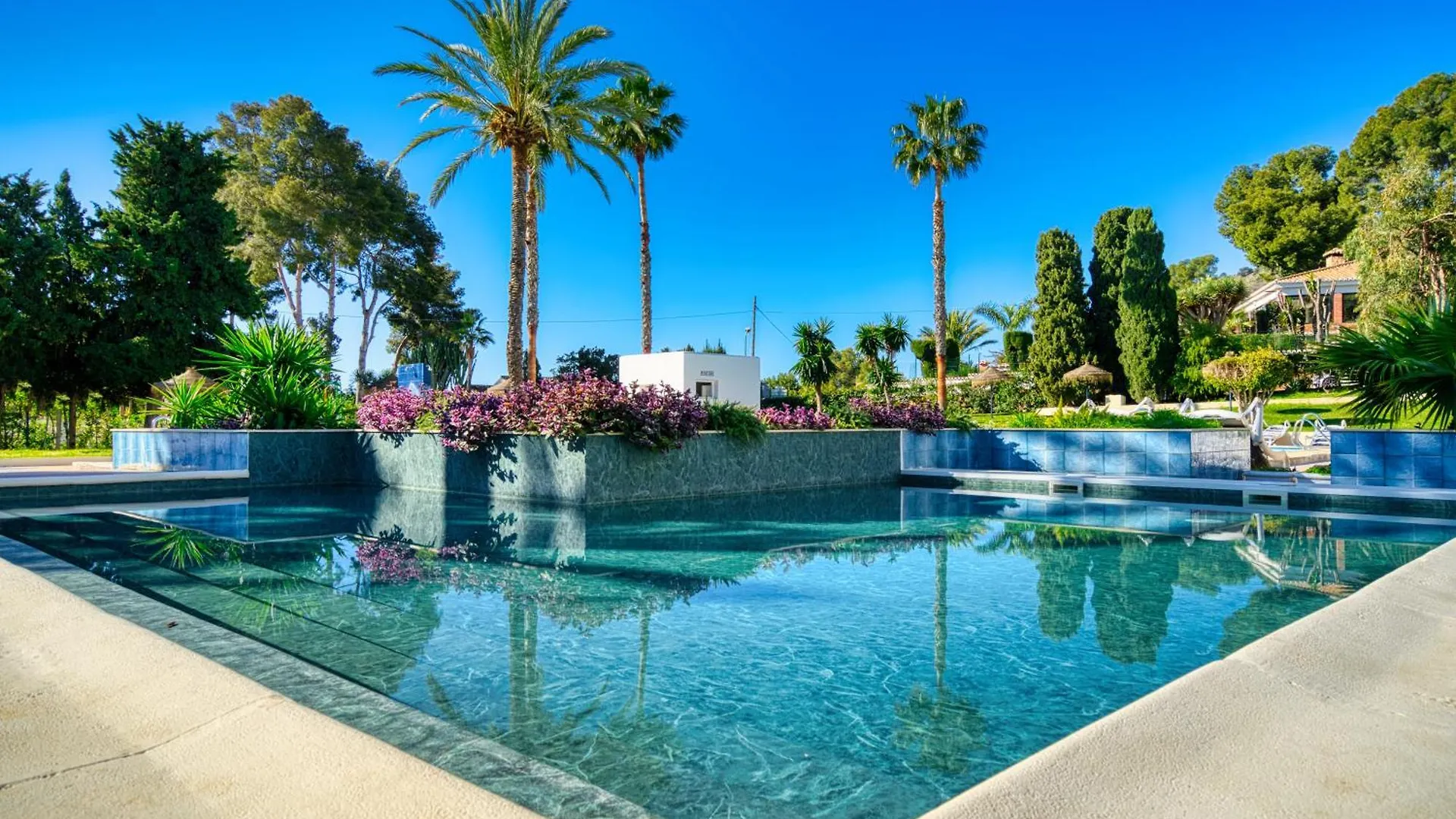 Oasis Palmar - Lovely Apartment With Front Garden La Herradura